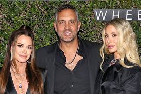 Kyle Richards Sounds Off on Dorit Kemsley & Mauricio Rumors | The Daily Dish