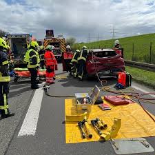 Sankt Augustin: Mann nach Unfall auf A 560 in Auto eingeklemmt ...
